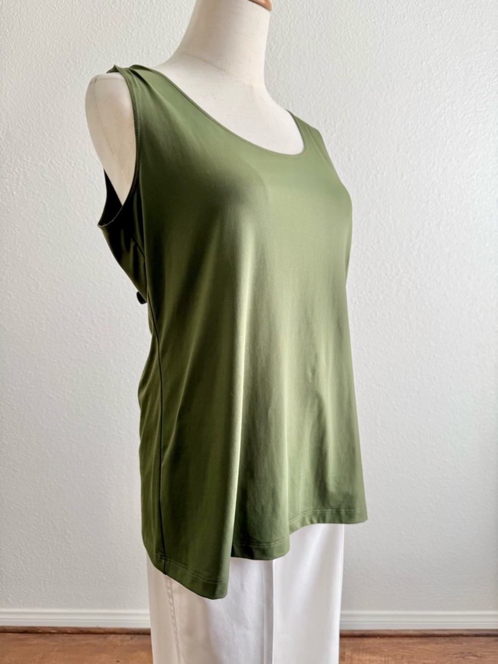 Everyday Olive Scoop Neck Tank Top - Women